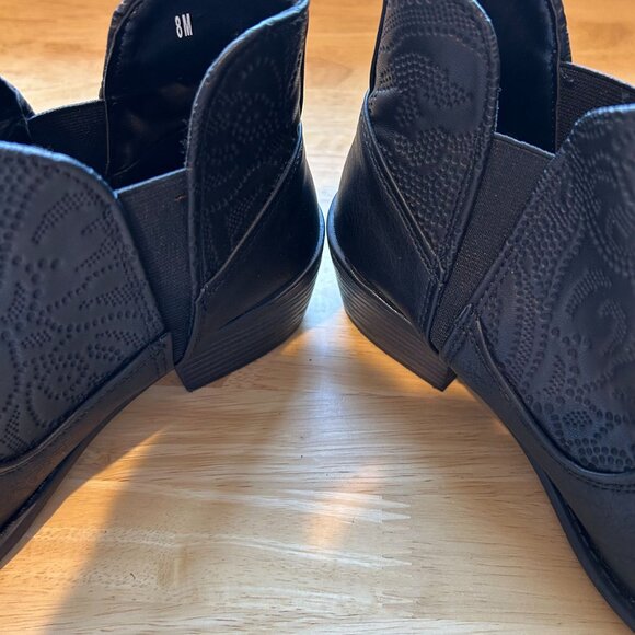 Women's Easy Street Legend Black Ankle Boot Embossed Western Style Sz 8 - Picture 11 of 11